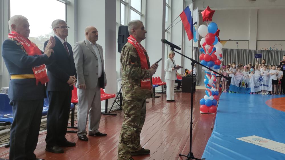 Новгородские коммунисты открыли масштабные соревнования по плаванию
