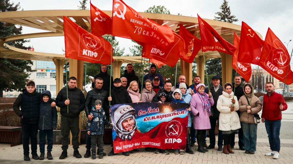 Нижегородские коммунисты отметили 64-ю годовщину полета Гагарина праздничным автопробегом