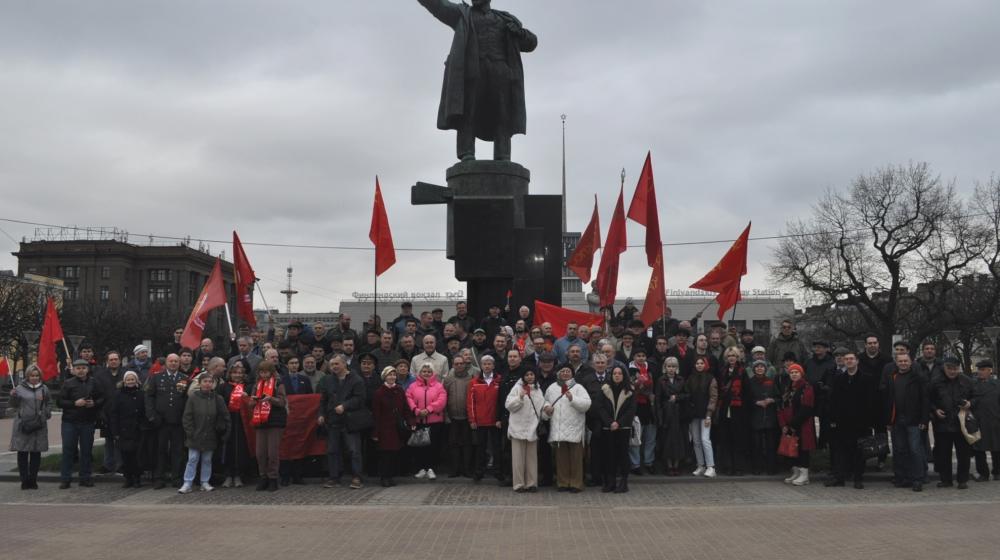 Коммунисты города трех революций почтили память Владимира Ильича Ленина