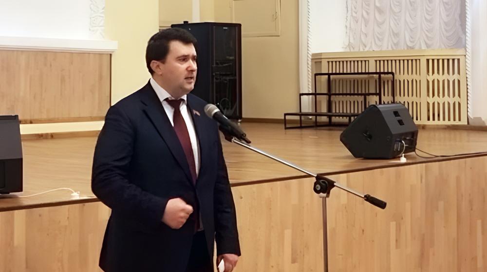 Новгородская область. Олег Лебедев выступил на торжественном собрании, посвященном 80-летию Великой Победы