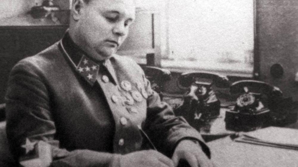 Новгородские чиновники продолжают «футбол» с именами героев