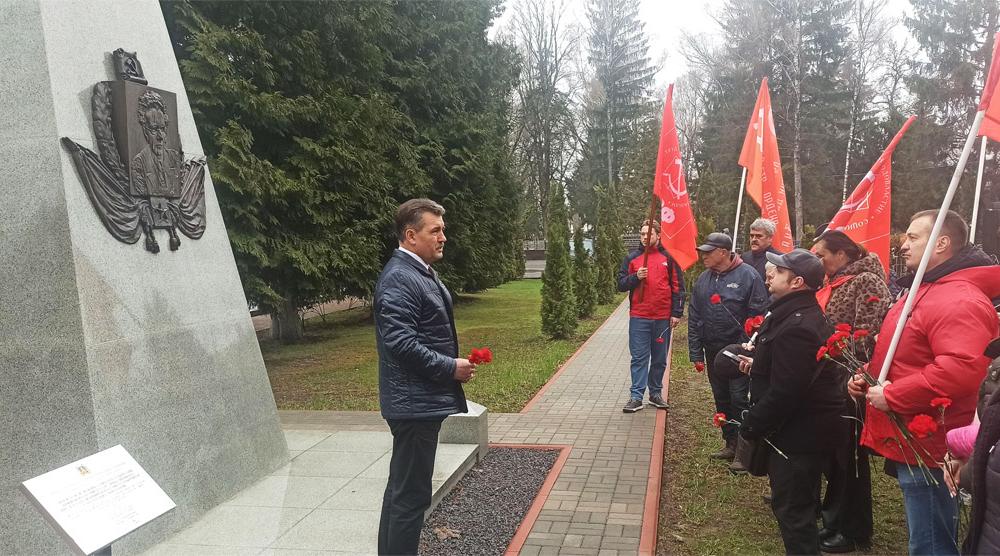В Брянске коммунисты почтили память революционера и первого председателя Брянского Совета рабочих и солдатских депутатов И.И. Фокина