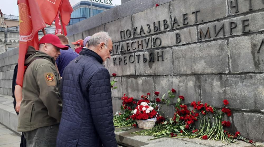 Свердловская область. В Екатеринбурге прошёл автопробег, приуроченный к 155-летию В.И. Ленина и 80-летию Победы