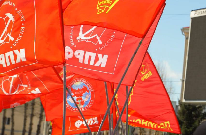 Тува. Владимиру Ленину - 155! Возложение цветов к памятнику основателя советского государства