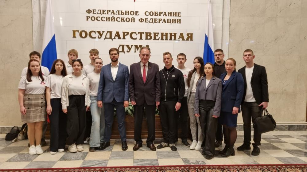 Николай Васильев встретился с участниками молодежного движения из Харьковской области