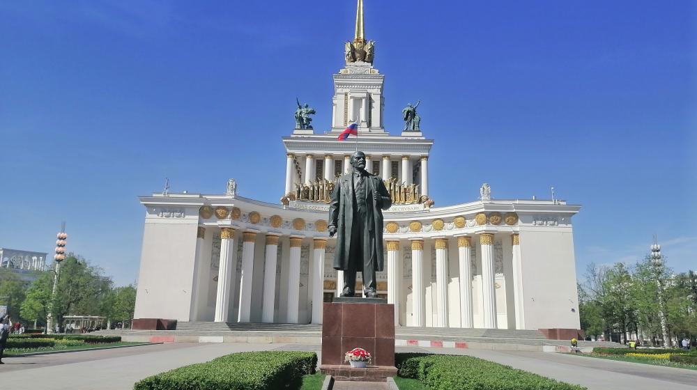 Участники Международного антифашистского форума посетили ВДНХ