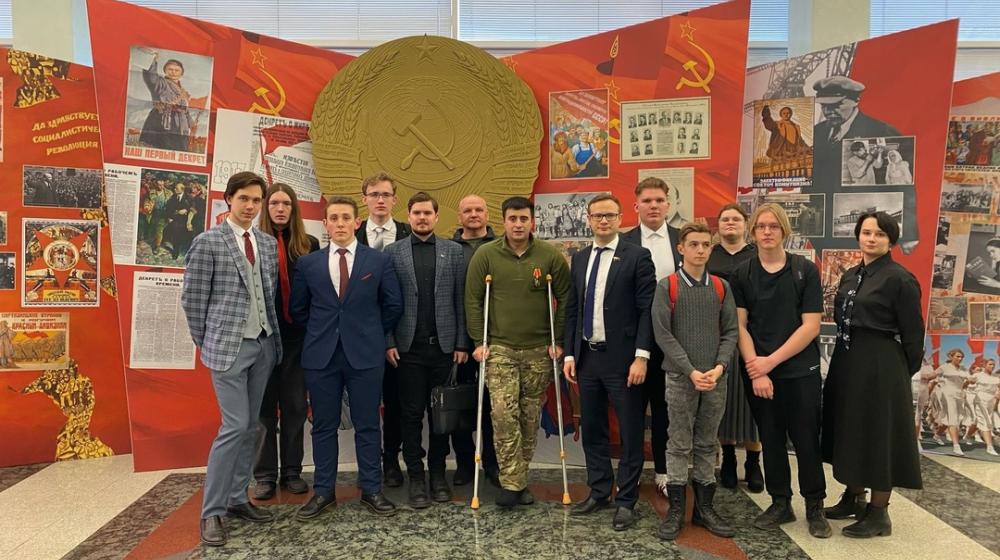 Тульские комсомольцы и студенты политологи посетили выставку КПРФ в Госдуме «Основы Великой Победы»