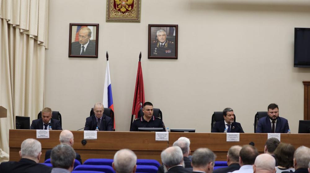 Александр Ющенко и Виктор Царихин поздравили ветеранов органов внутренних дел Российской Федерации