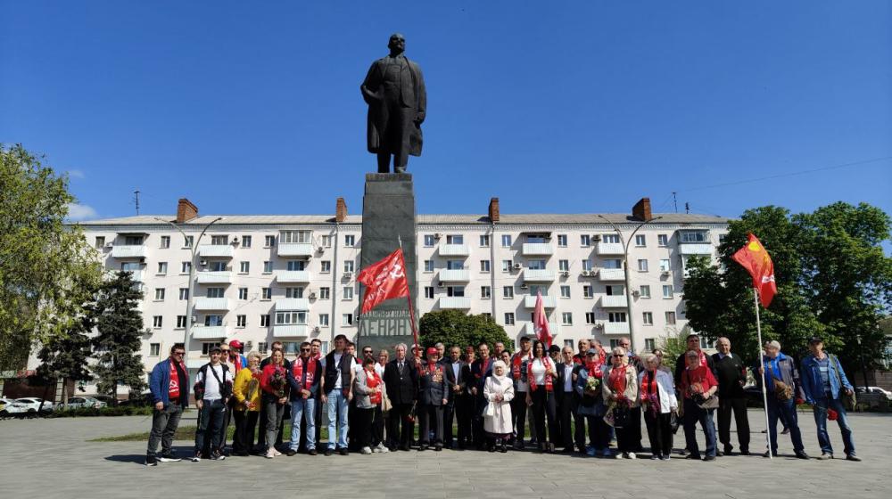 «Ленин - наша сила и гордость!»: в Ростове возложили цветы в честь 155-летия вождя мирового пролетариата