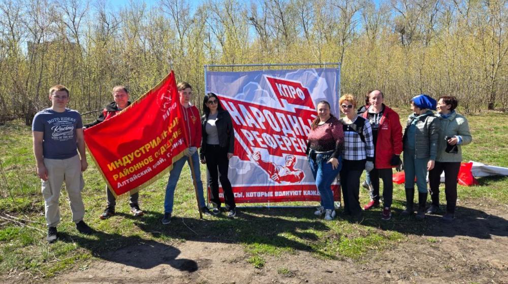 Мария Прусакова приняла участие в субботнике и пикете, посвященным Народному референдуму КПРФ