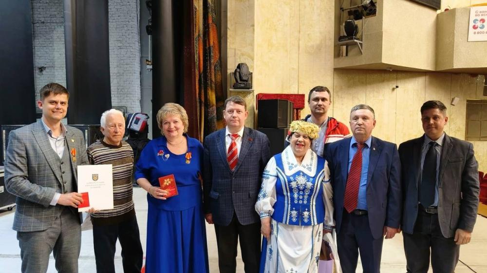 Республика Беларусь. Активисты КПРФ приняли участие в торжественном концерте в честь 20-летнего юбилея ансамбля «Купалинка»