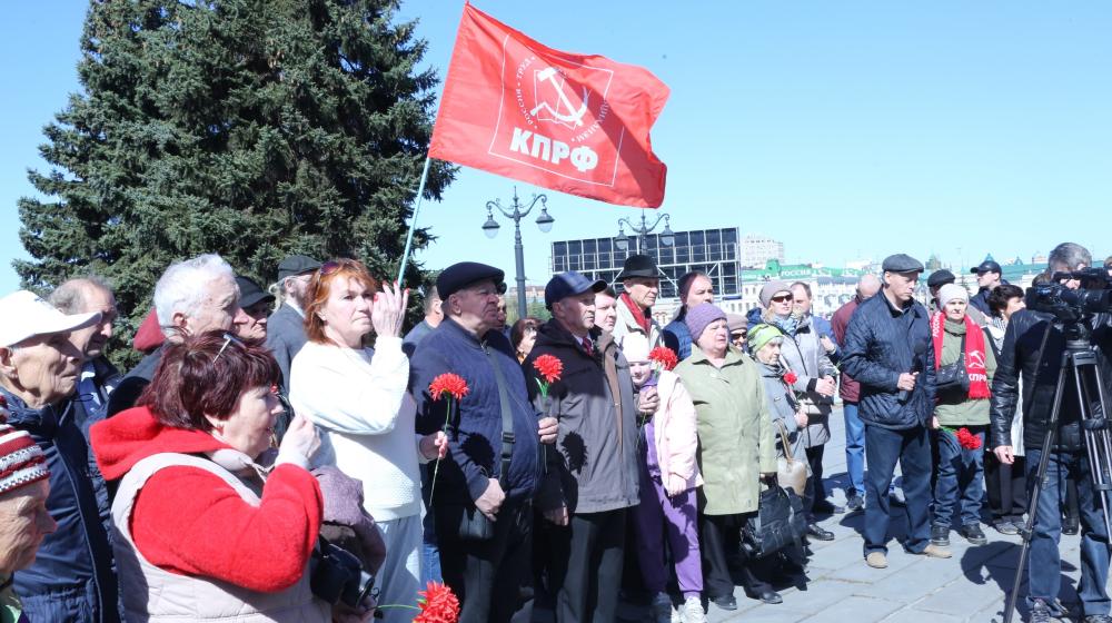 В Омске КПРФ впервые за четыре года отметила Первомай, не рискуя заработать штраф