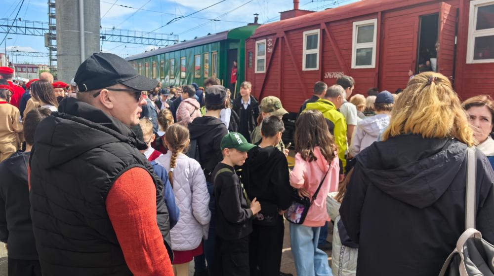 Тюменские коммунисты приняли участие в организации встречи ретро-поезда «Эшелон Победы»
