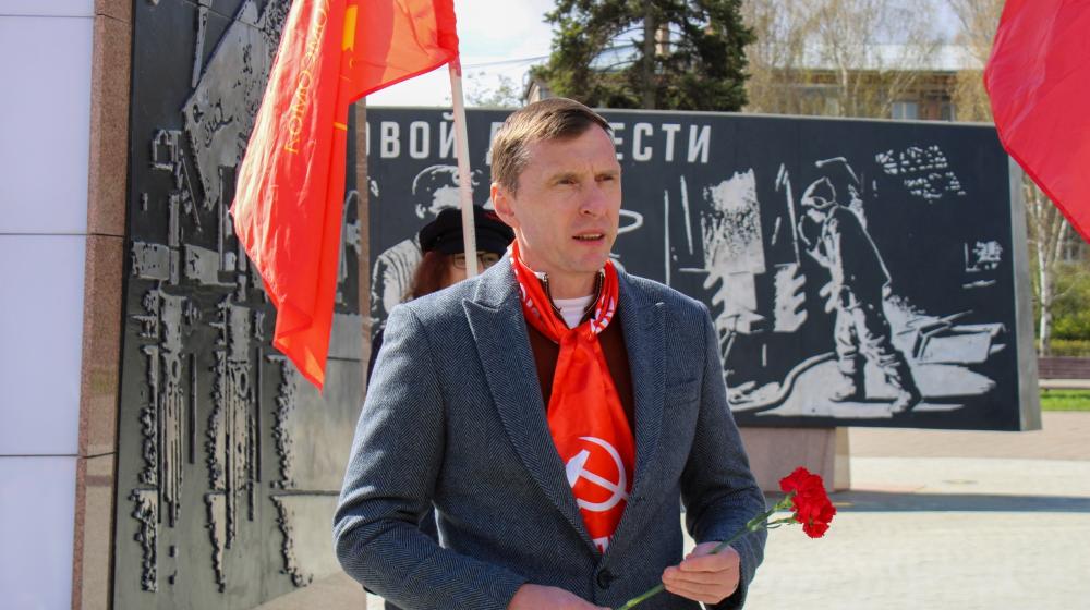 КПРФ в Ижевске провела торжественное возложение цветов в честь 1 мая