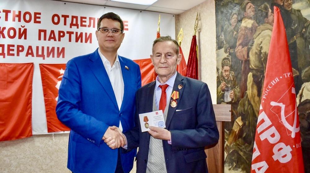 В Тульской области депутаты-коммунисты и секретари в преддверии 80-летия Великой Победы поздравляют ветеранов