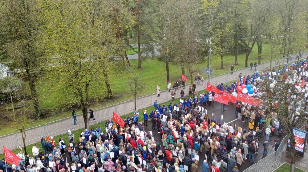Новгородские коммунисты прошли в строю «Бессмертного полка»