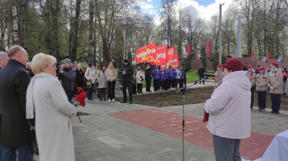 Новгородская область. Активисты КПРФ приняли участие в открытии памятника «Дети войны»