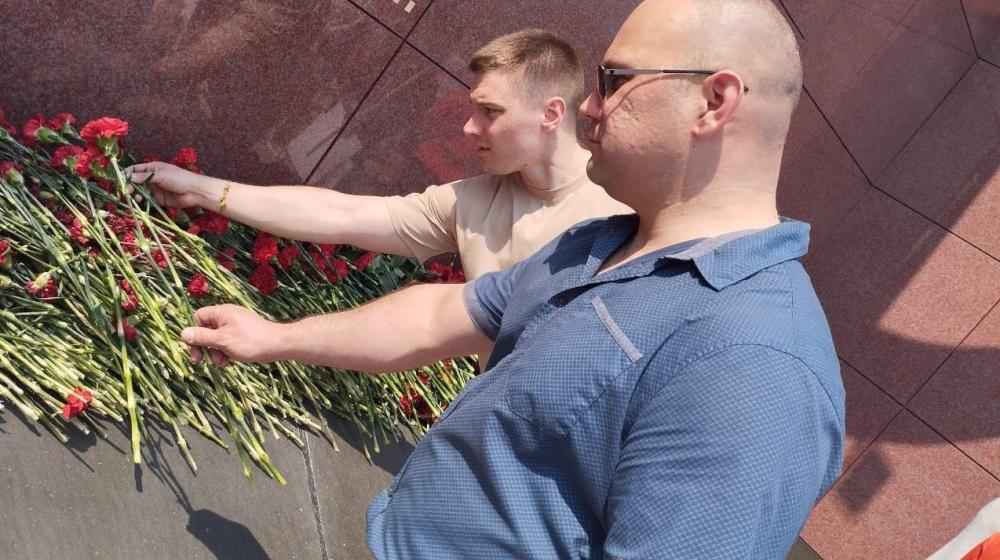 Коммунисты Благовещенска встретили День Победы в колонне Бессмертного полка