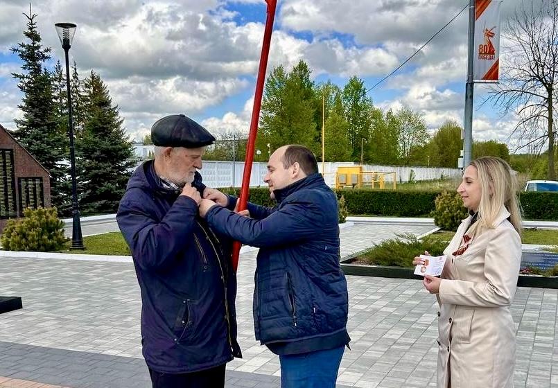 Тульский обком КПРФ наградил известного на всю Тульскую область ветерана партии К.А. Цаболова, организовавшего личную 80-ти дневную Вахту памяти у первого в России Вечного огня