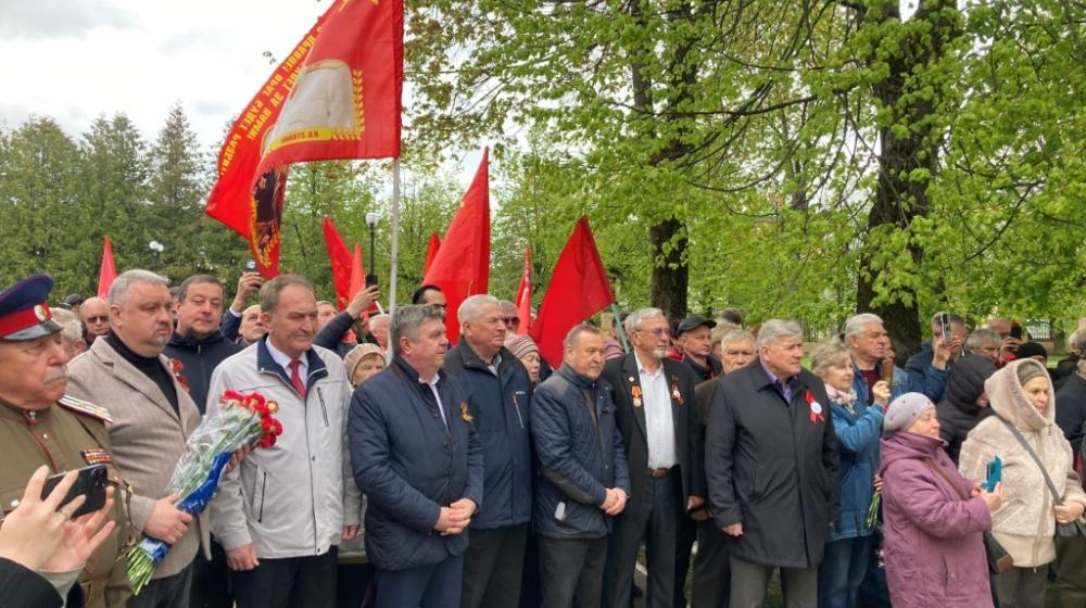 Московская область. Цветы Верховному Главнокомандующему - товарищу Сталину!