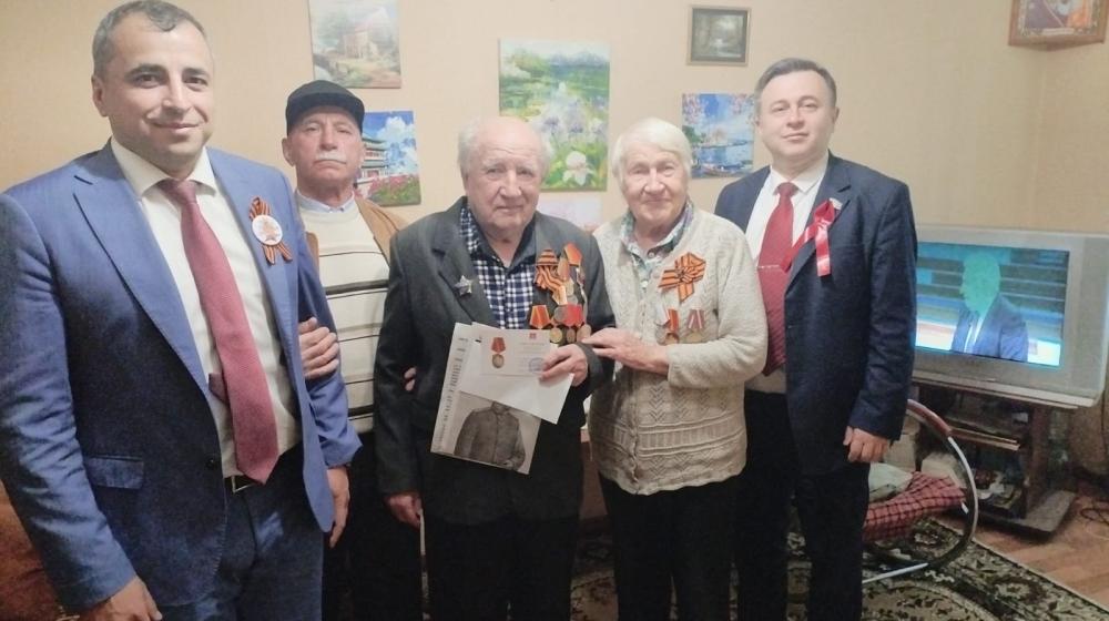 В преддверии 80-летия Великой Победы в Черкесске от имени КПРФ и депутата Госдумы Анатолия Бифова вручены памятные медали и ценные подарки ветеранам Великой Отечественной войны