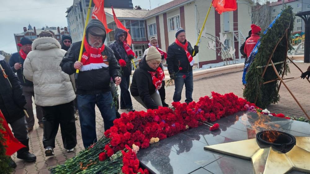 Ямальские коммунисты отпраздновали 80-летие Победы советского народа над фашизмом