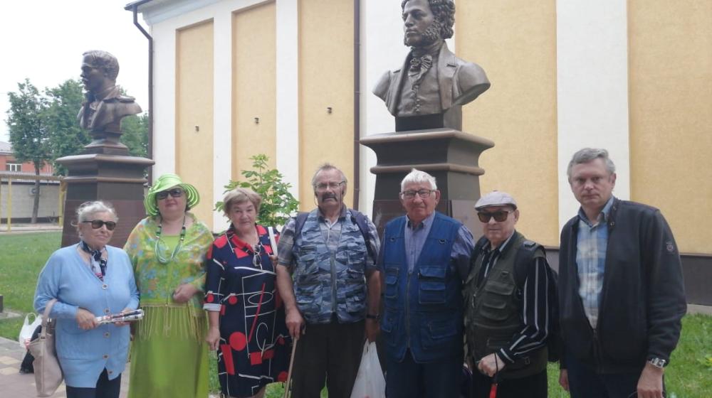 Подмосковные коммунисты: Нам вручено Знамя Труда, и мы не подведем!