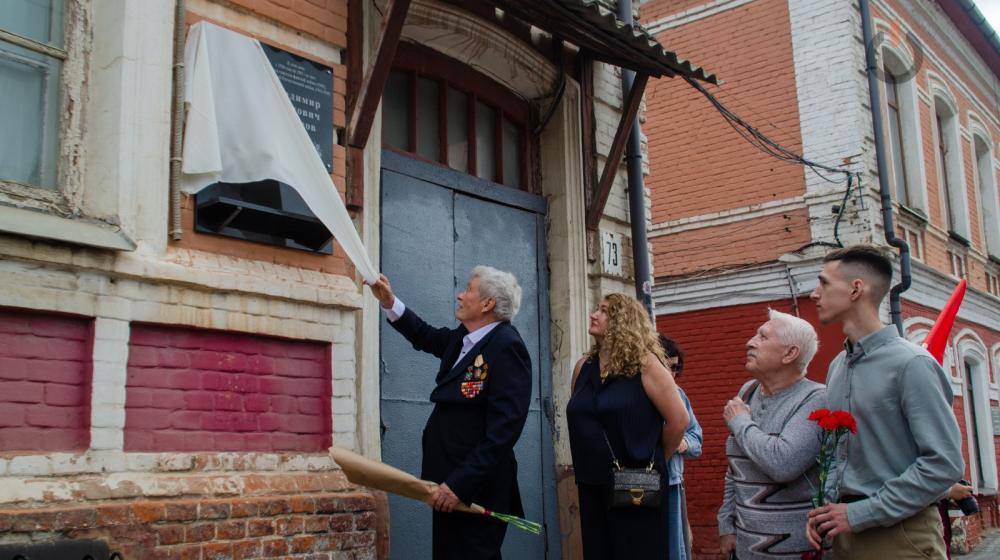 Тамбовские коммунисты приняли участие в открытии мемориальной доски в честь фронтовика В.П. Шолмова
