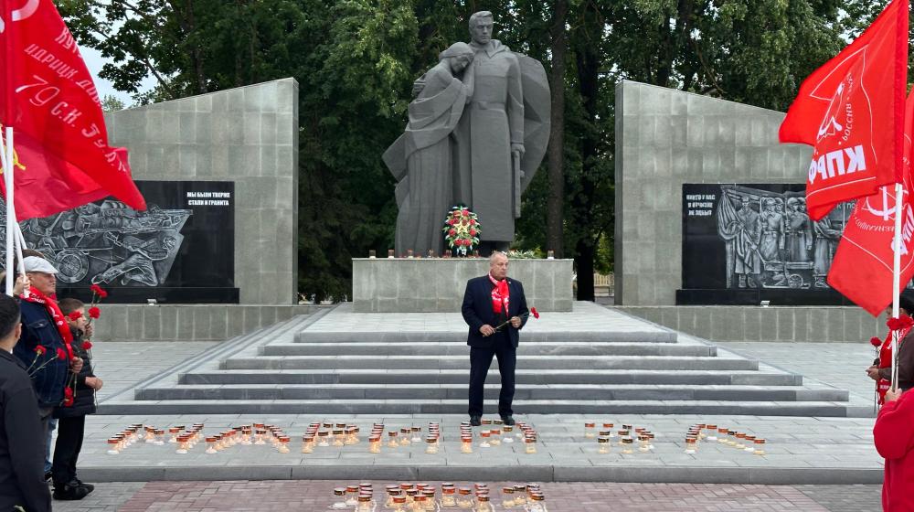 Коммунисты Республики Марий Эл зажгли Свечи Памяти в память о героях Великой Отечественной войны