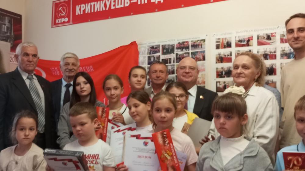 Сергей Гаврилов: «Белгородские ребята пишут письма солдатам СВО и делают браслеты-обереги»