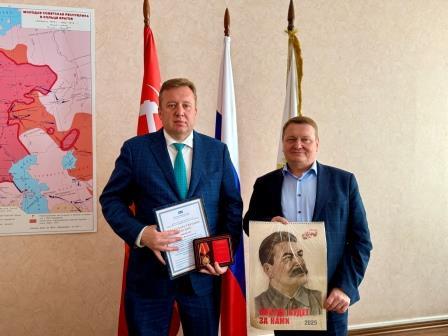 Благодарность за поддержку: депутат Госдумы от КПРФ Владислав Егоров отметил вклад нижегородских медиков