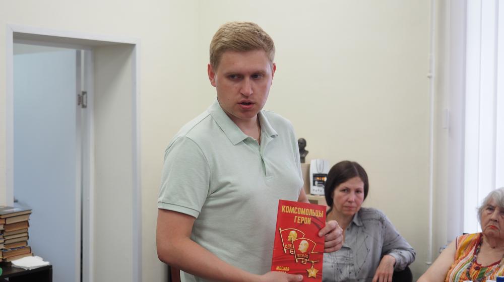 В Орджоникидзевском районе Екатеринбурга увековечили память героя-комсомольца Дмитрия Ежова