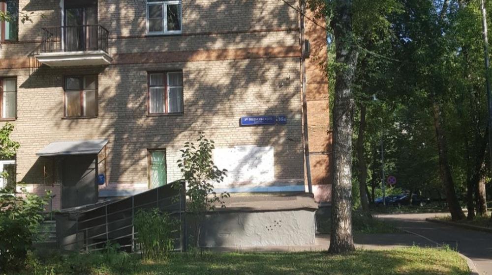 Москва. Народная приемная КПРФ в ВАО. Депутат Госдумы Сергей Обухов помог жительнице Богородского спасти квартиру от сырости