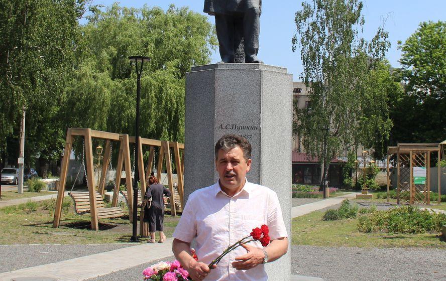 Коммунисты Брянщины провели пушкинские чтения возле памятника поэту