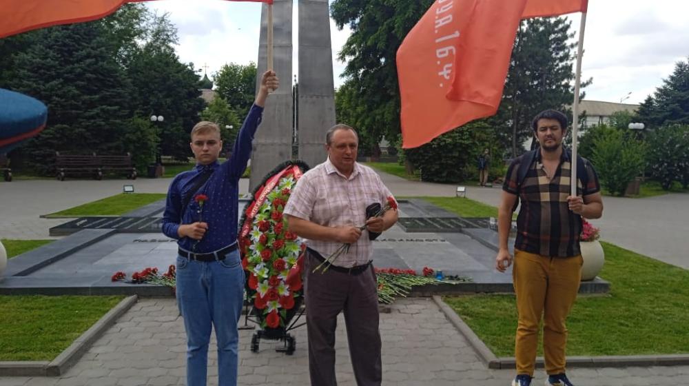 Астраханские коммунисты приняли участие в памятных мероприятиях 22 июня