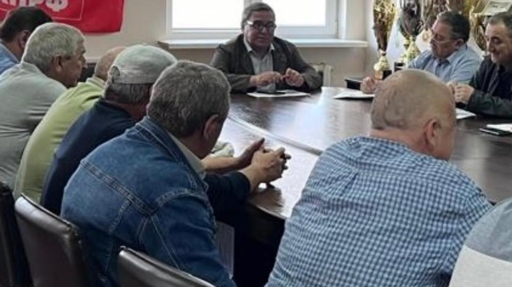 Активно включились в обсуждение политического отчета ЦК КПРФ XIX Съезду партии коммунисты города Баксана Кабардино-Балкарской Республики