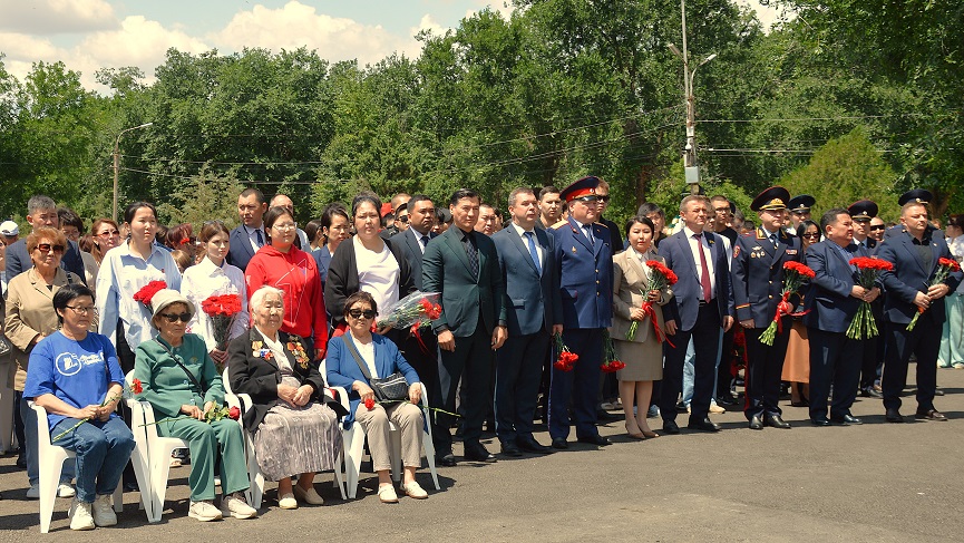 Коммунисты Калмыкии отметили День памяти и скорби