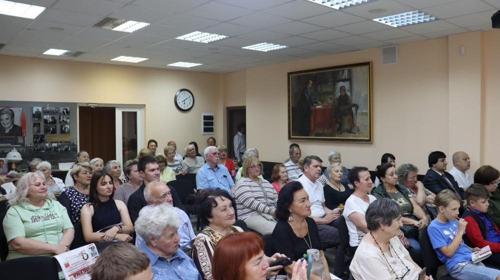 В День русского языка в Сталинградском обкоме КПРФ состоялся праздничный концерт