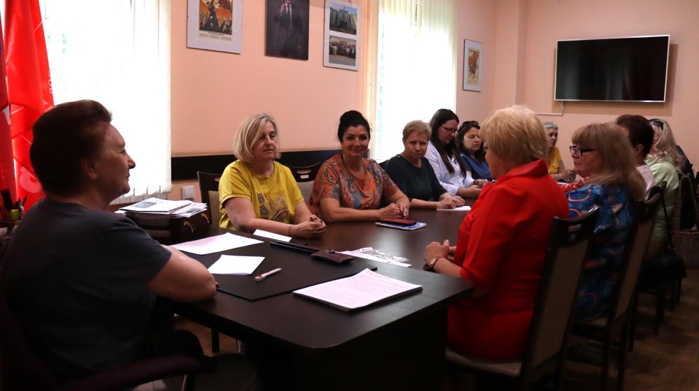 В Сталинградском обкоме прошла встреча с женщинами-делегатами VI отчетно-выборного Съезда ВЖС «Надежда России»