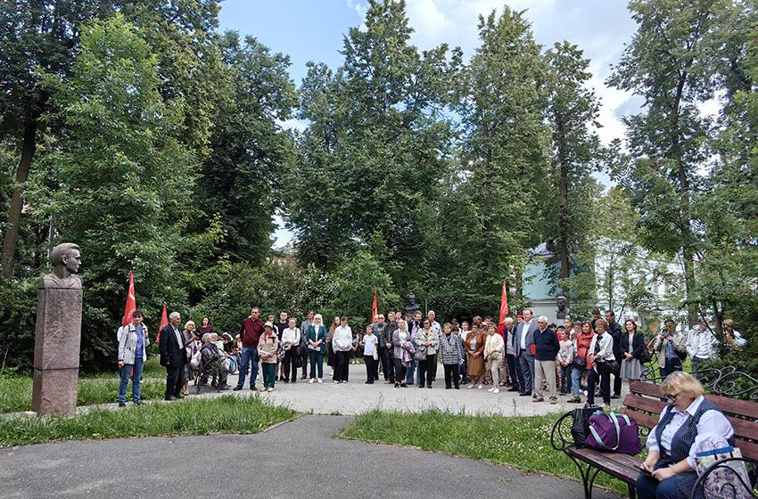 Память, запечатлённая в строчках: ивановцы почтили подвиг поэтов-фронтовиков