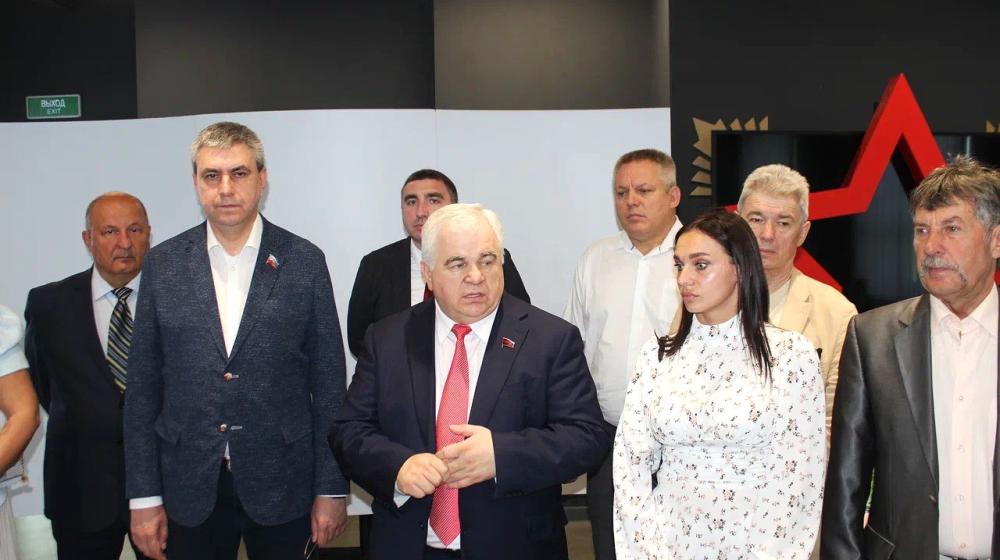 В Луганске открылась выставка памяти военкора РИА Новости Ростислава Журавлёва «Дорогами СВО»
