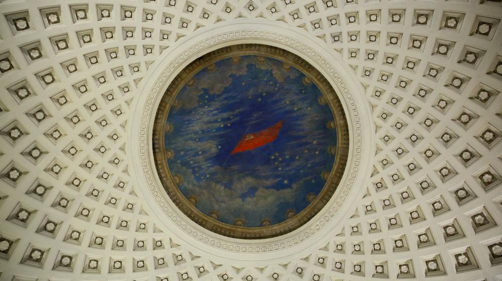 Возложение цветов к горельефу И.В. Сталину в Московском метрополитене имени В.И. Ленина