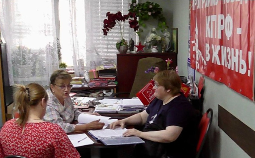 Ольга Алимова: "Сохраняя статус культурного наследия, этот дом медленно гибнет. А вместе с ним — и человеческие судьбы, ведь в нем до сих пор продолжают жить целые семьи"