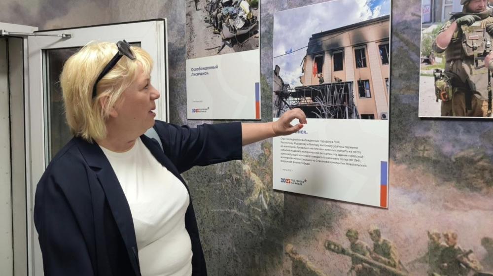 Ямало-Ненецкий автономный округ. В Новом Уренгое открылась фотовыставка памяти военного корреспондента Ростислава Журавлева «И вечность подарить себе в награду…»