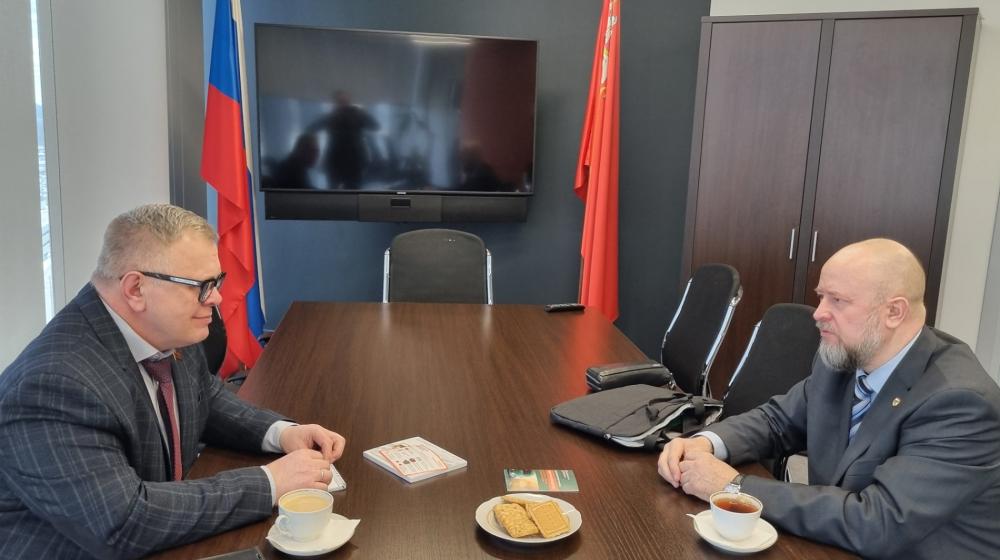 Руководитель фракции КПРФ в Мособлдуме Александр Наумов обсудил вопросы транспорта в регионе с членом экспертного совета комитета Госдумы