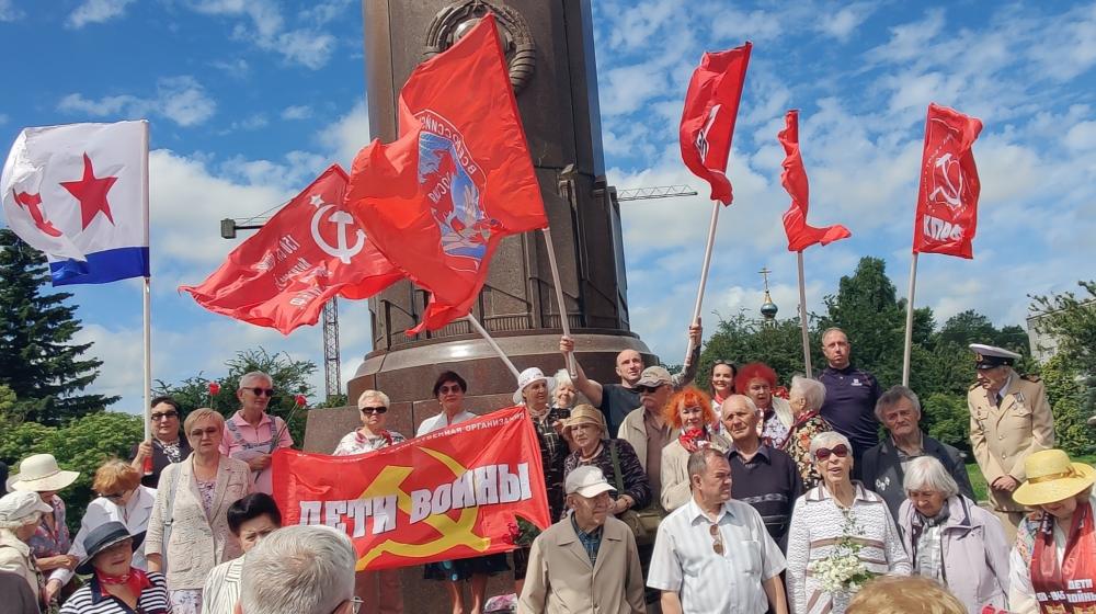 Без подвига советского народа не было бы Калининграда. Торжественное возложение цветов к памятнику М.И. Калинину