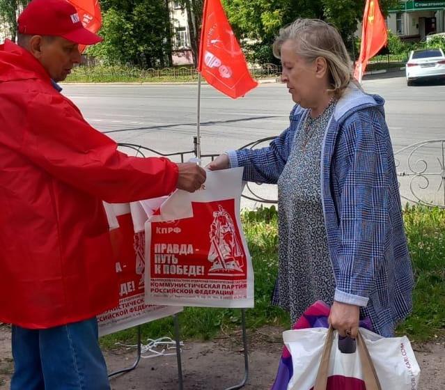 Ивановские коммунисты регулярно выходят к жителям областного центра