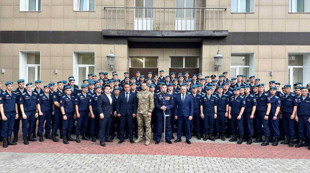 В Рязанском гвардейском высшем воздушно-десантном командном училище имени генерала армии Маргелова состоялось торжественное открытие фотовыставки «Герои Гостомеля»