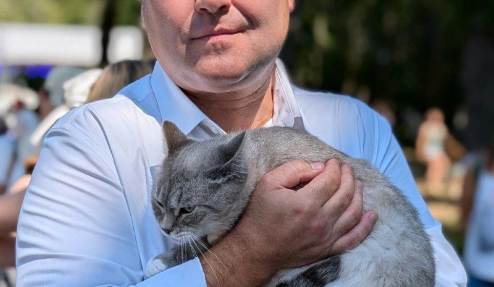 Лидер рязанских коммунистов Денис Сидоров посетил выставку бездомных животных – «Пойдём домой»
