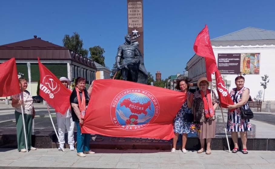 Подмосковные коммунисты начали в регионе автопробег «Красные крылья Победы»